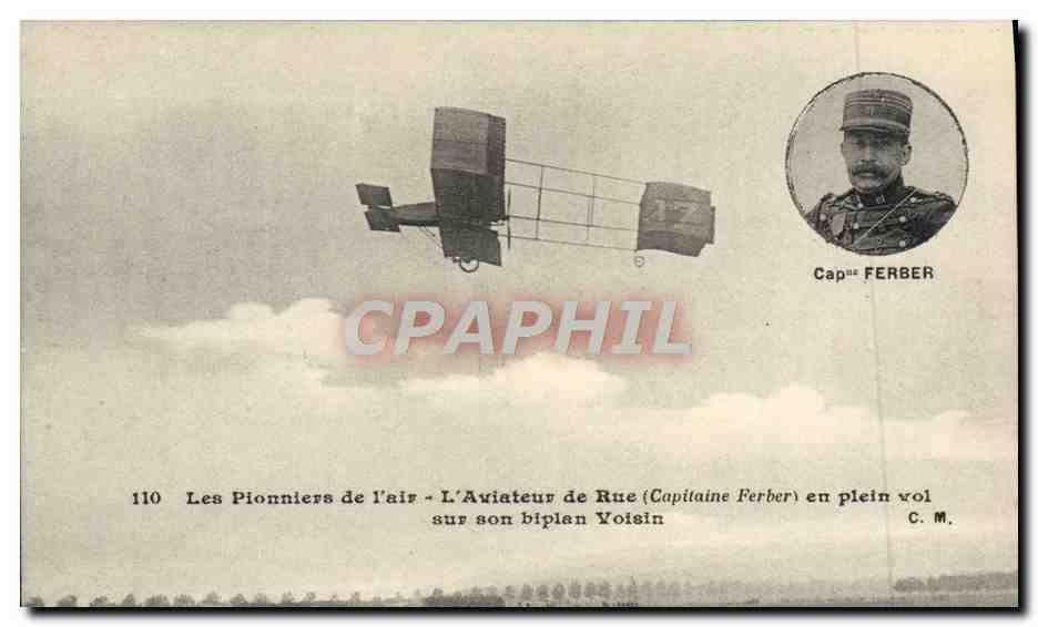 CPA Avion Aviation L'aviateur de Rue capitaine Ferber en plein vol sur son biplan Voisin