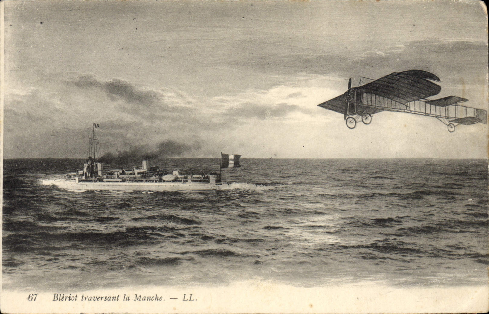 CPA Avion Aviation Bleriot traversant la Manche Bateau