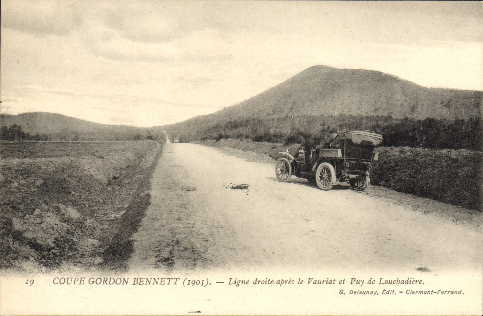 CPA Automobile Coupe Gordon Bennett 1905 Circuit Michelin Ligne droite apres le Vauriat et Puy de Louchadiere 