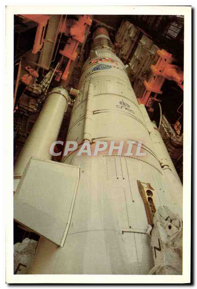 CPA Aviation Espace Lanceur Ariane 3 en cours d'integration sur l'ensemble de lancement n°1