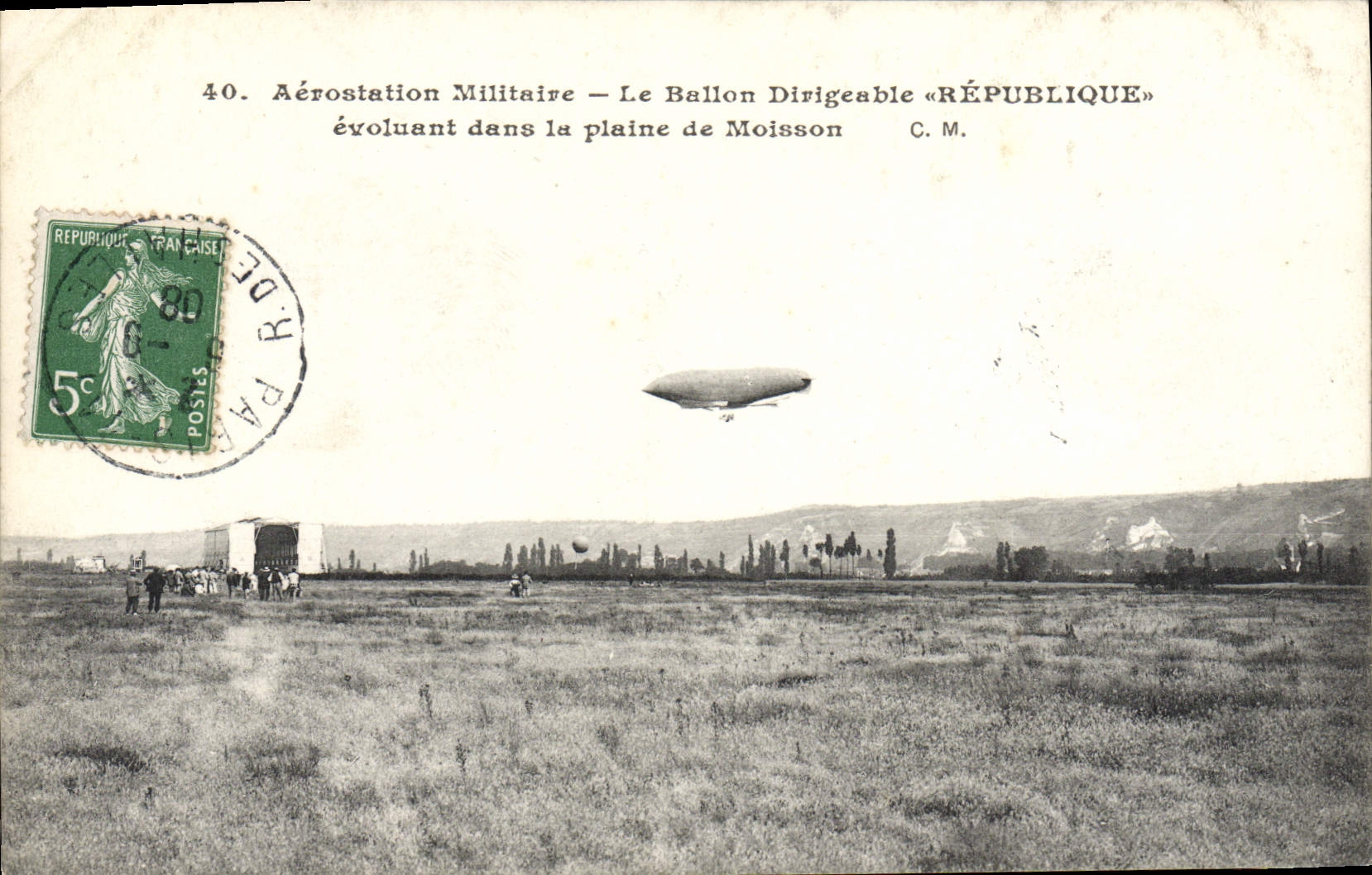 CPA Dirigeable Zeppelin Aerostation militaire Le ballon dirigeable Republique evoluant dans la plaine de Moisson