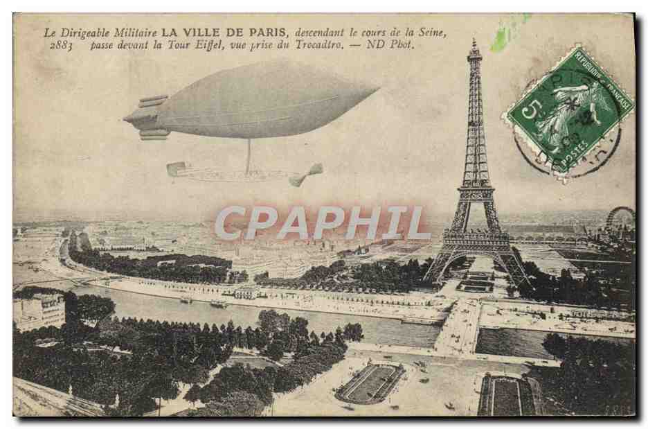 CPA Dirigeable Zeppelin Le dirigeable militaire La Ville de Paris descendant le cours de la Seine Tour Eiffel