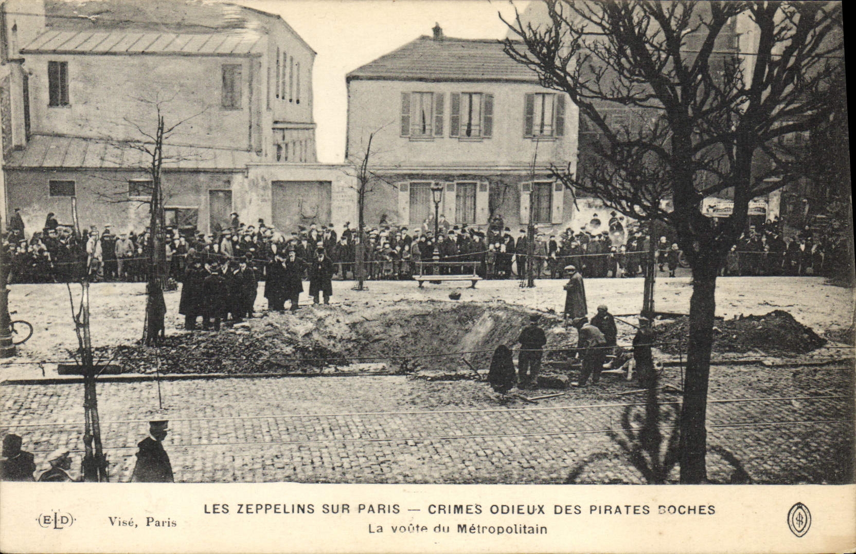 CPA Dirigeable Les zeppelins a Paris La voute du Metropolitain Metro