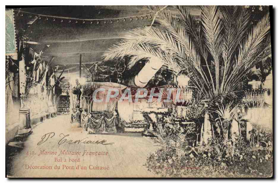CPA Bateau Guerre Marine militaire francaise Bala bord Decoration du pont d'un cuirasse