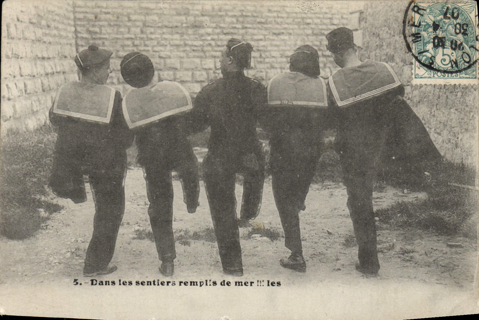 Cinq marins en uniforme — dans les sentiers remplis de mer — éditeur non identifié, n°5
