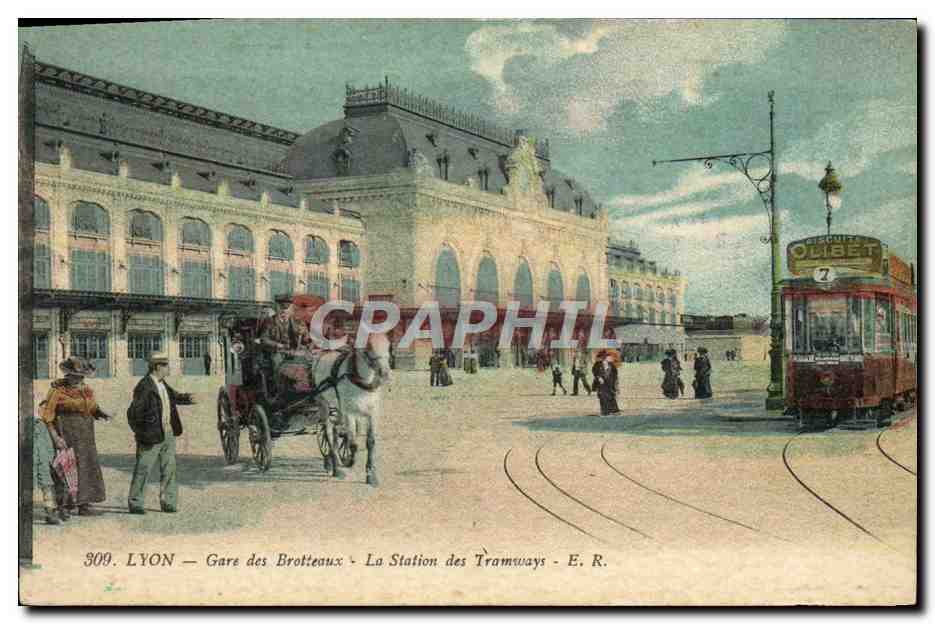 CPA Tramway Lyon Gare des Brotteaux La station des tramways Cheval Biscuits Olibet
