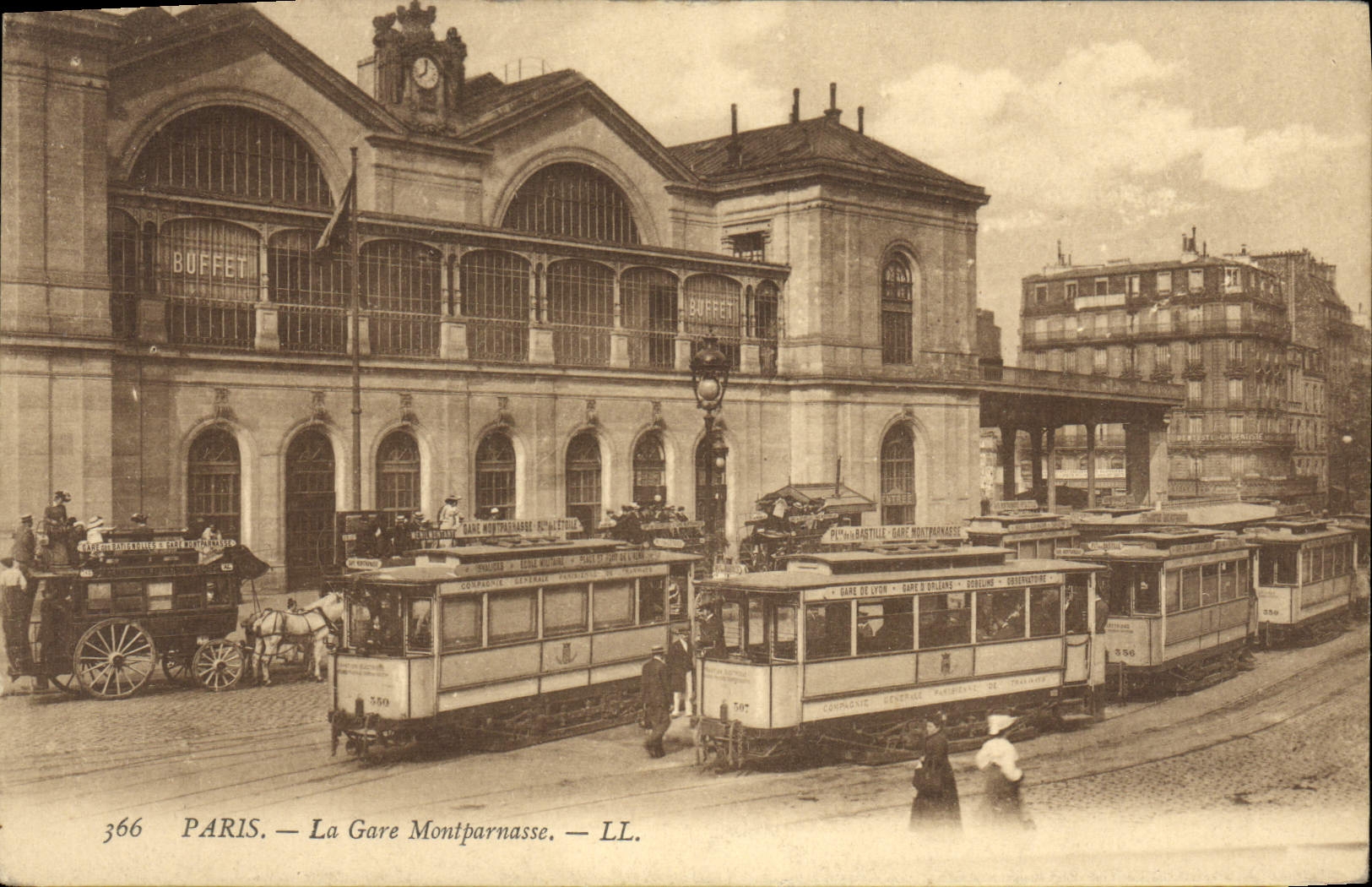 CPA Tramway Paris La gare Montparnasse