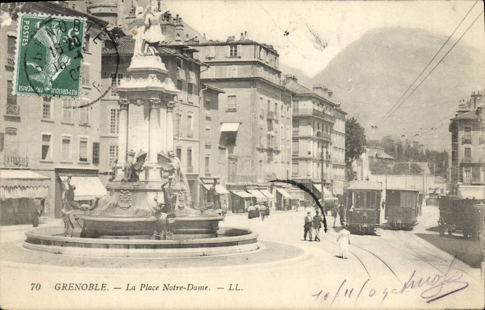 CPA Tramway Grenoble La place Notre Dame 