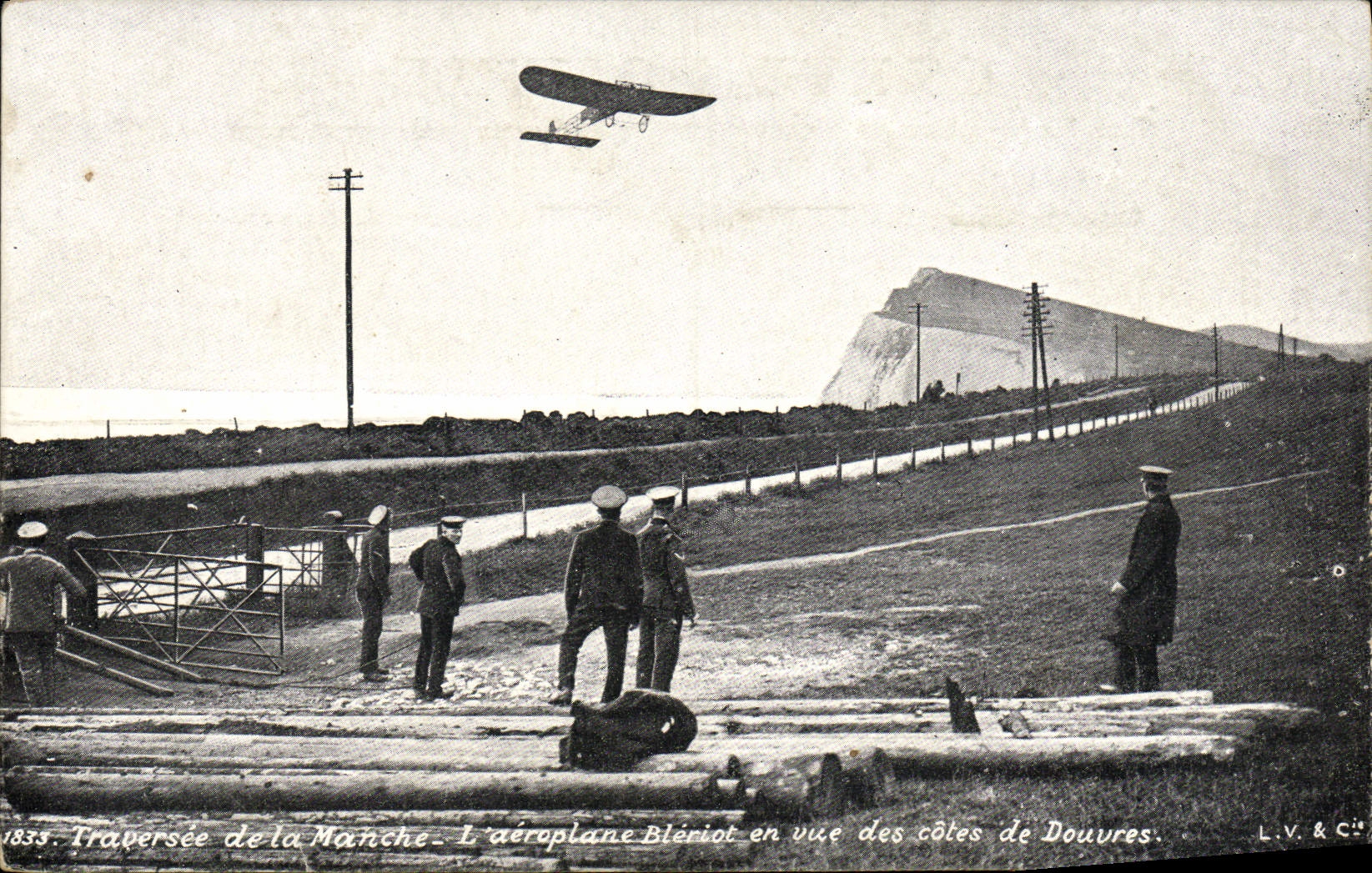 CPA Avion Aviation Traversee de la Manche Aeroplane Bleriot en vue des cotes de Douvres 