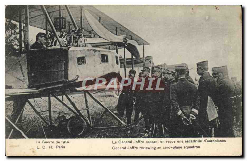 CPA Avion Aviation Le general Joffre passant en revue une escadrille d'aeroplanes 