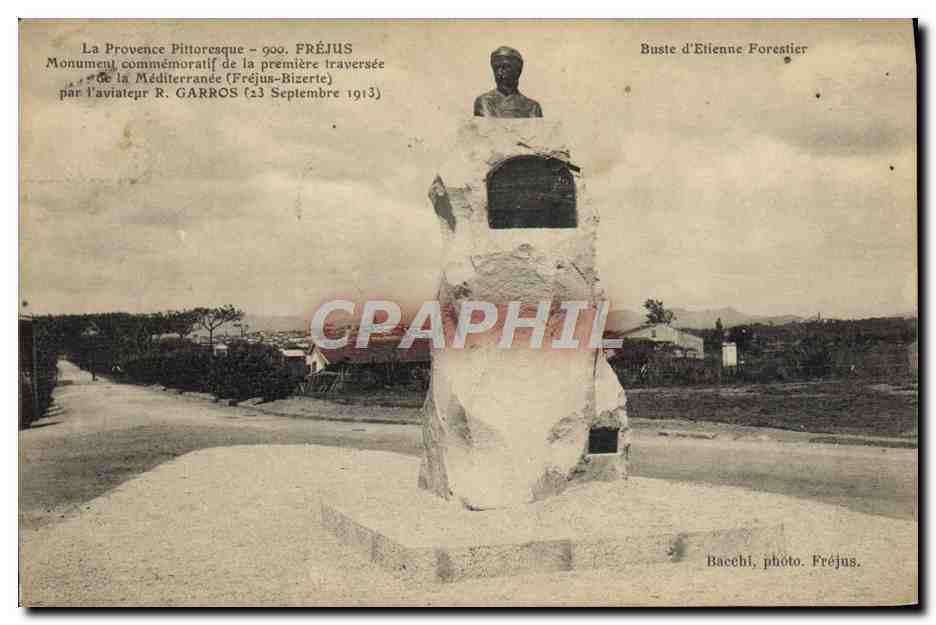 CPA Avion Aviation Frejus Monument commemoratif premiere traversee Mediterranee Aviateur Roland Garros 