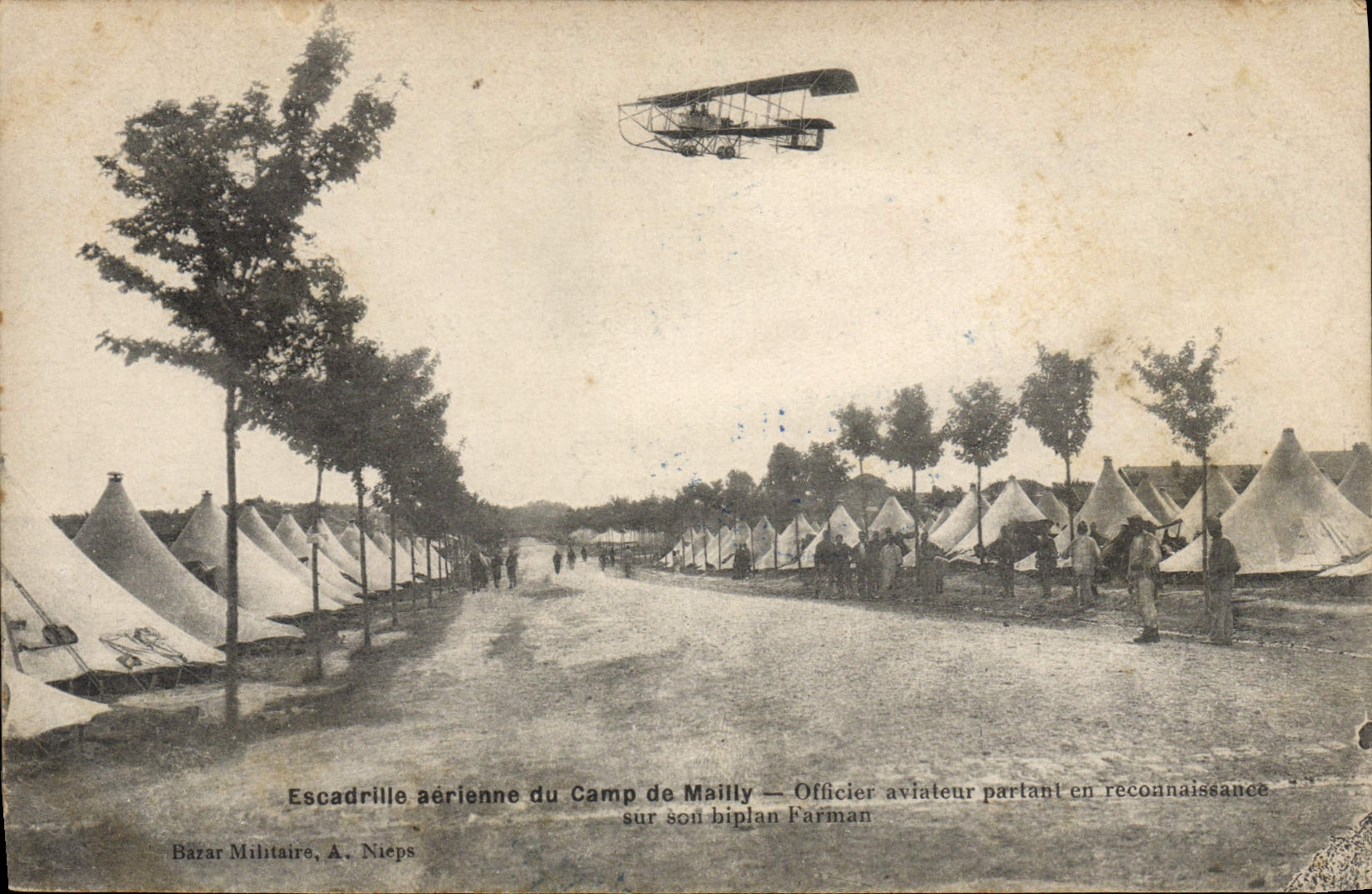 CPA Avion Aviation Escadrille aerienne du Camp de Mailly Officier aviateur partant en reconnaissance sur biplan Farman