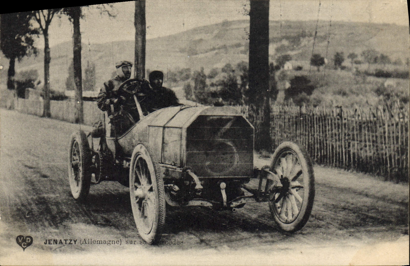 CPA Automobile Jenatzy sur sa Mercedes 