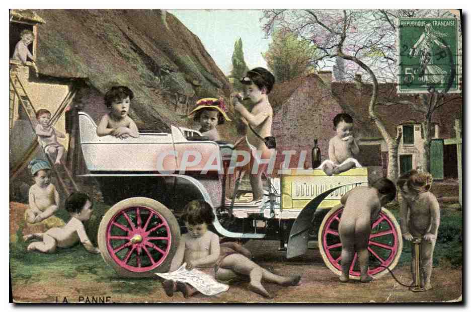 La Panne — Enfants jouant autour d'une voiture à pédales — K. F. Éditeurs, Paris