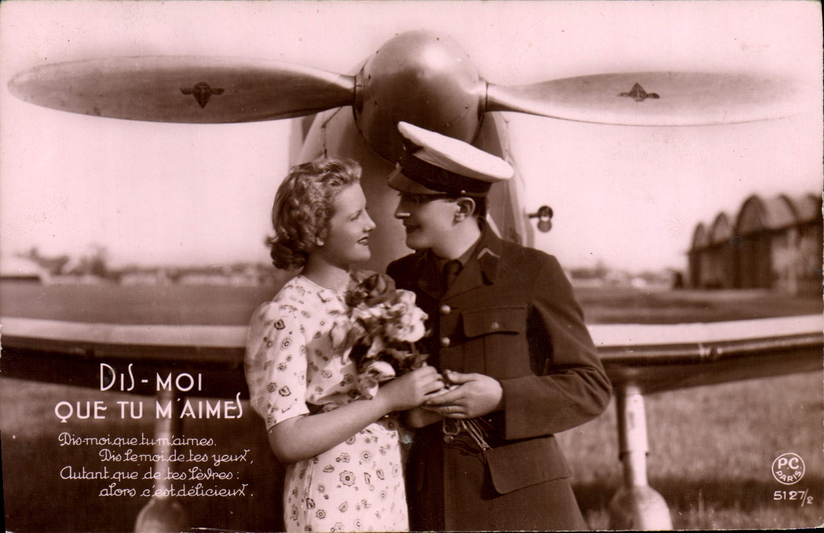 CPA Fantaisie Avion Aviation Homme Femme