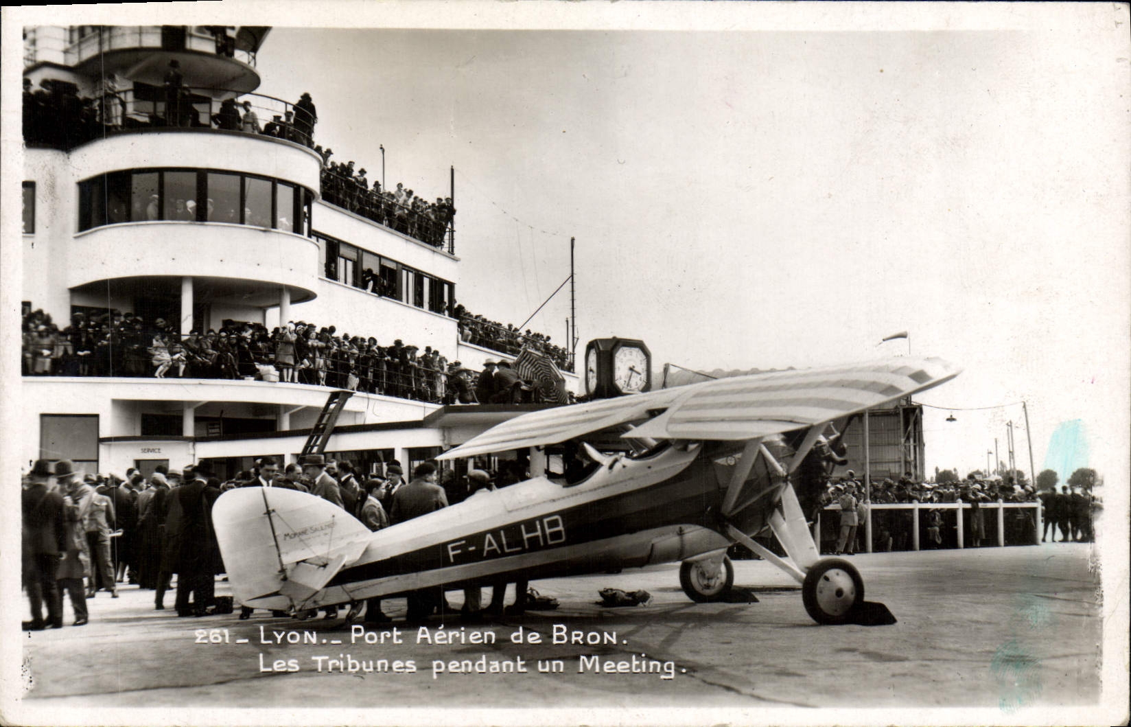 CPM Avion Aviation Lyon Port aerien de Bron Les tribunes pendant un meeting 