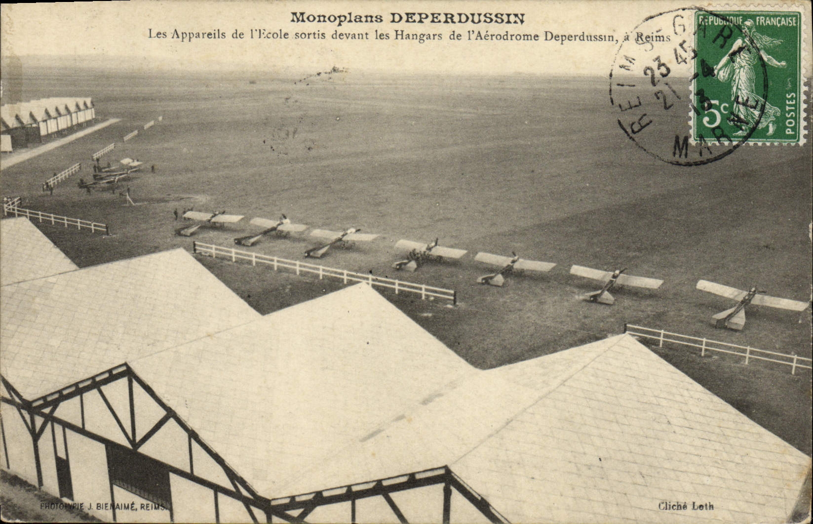 CPA Avion Aviation Monoplan Deperdussin Les appareils de l'ecole sortis devant les hangars de l'aerodrome Deperdussin 
