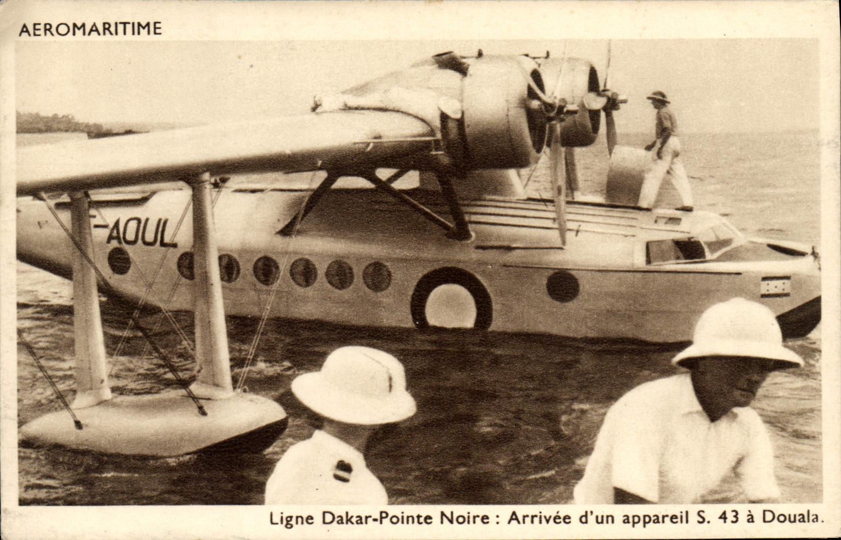CPA Avion Aviation Aeromaritime Chargeurs Reunis Ligne Dakar Pointe Noire Arrivee d'un appareil S43 a Douala Hydravion 