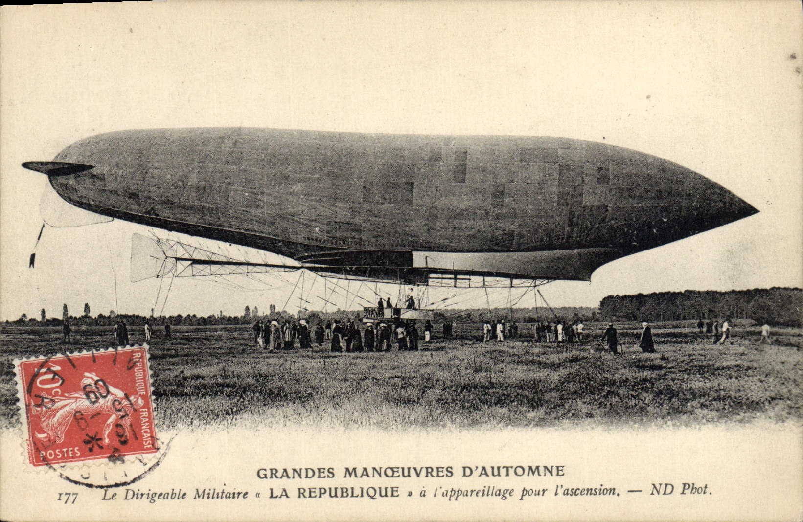 CPA Avion Aviation Dirigeable Zeppelin Grandes maneouvres d'Automne La Republique 