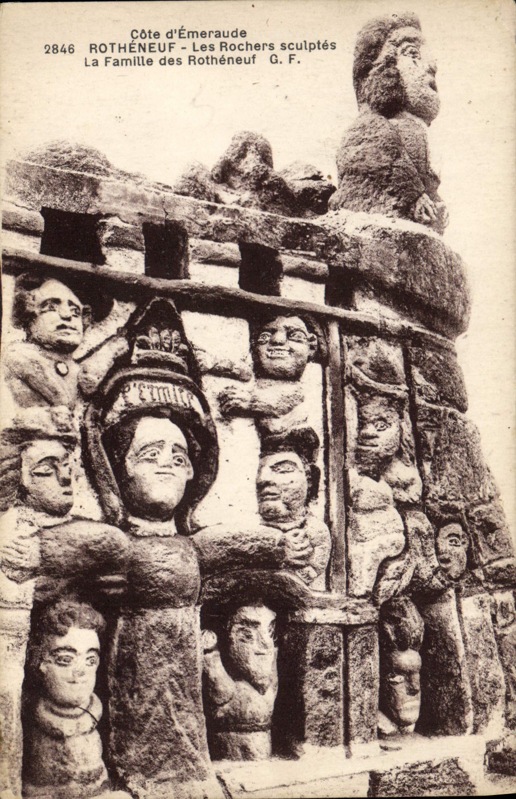 CPA Rotheneuf Les Rochers Sculptes La famille des Rotheneuf