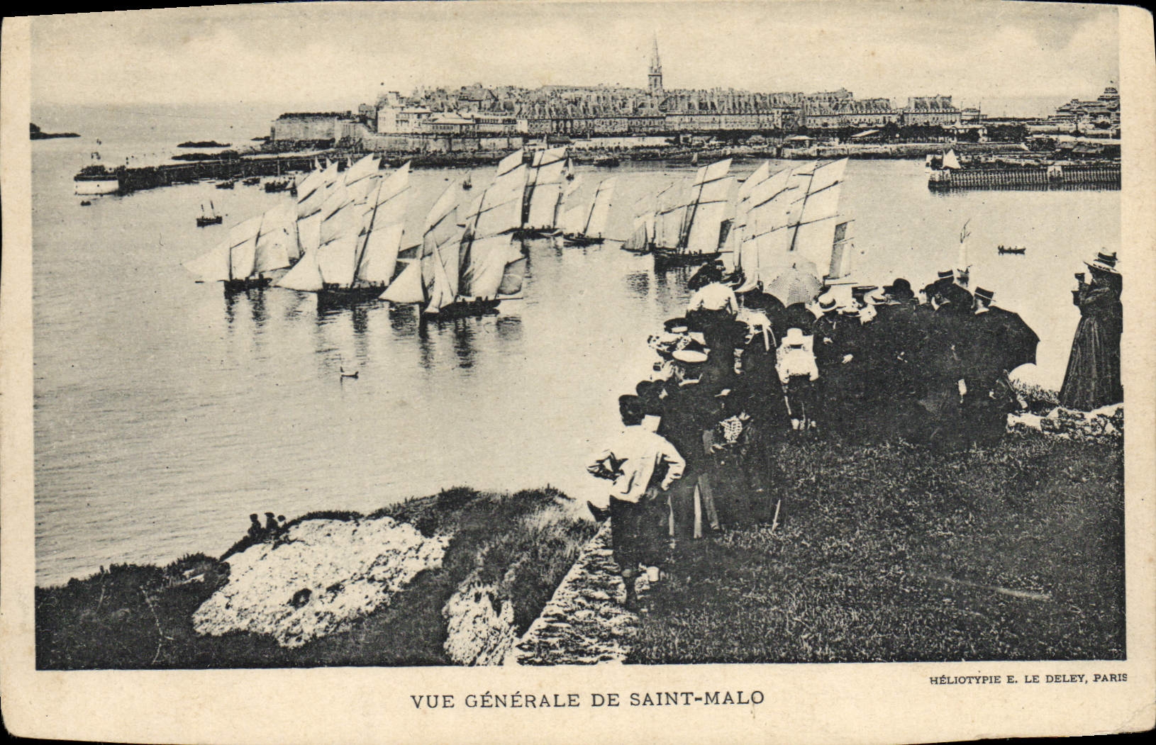 CPA Vue Generale De Saint Malo Tombeau de Chateaubriand