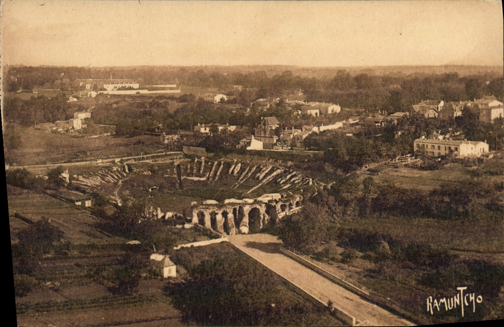 Arènes gallo-romaines — Saintes — Éditions Artistiques Raymond Bergevin, La Rochelle, n° 10072