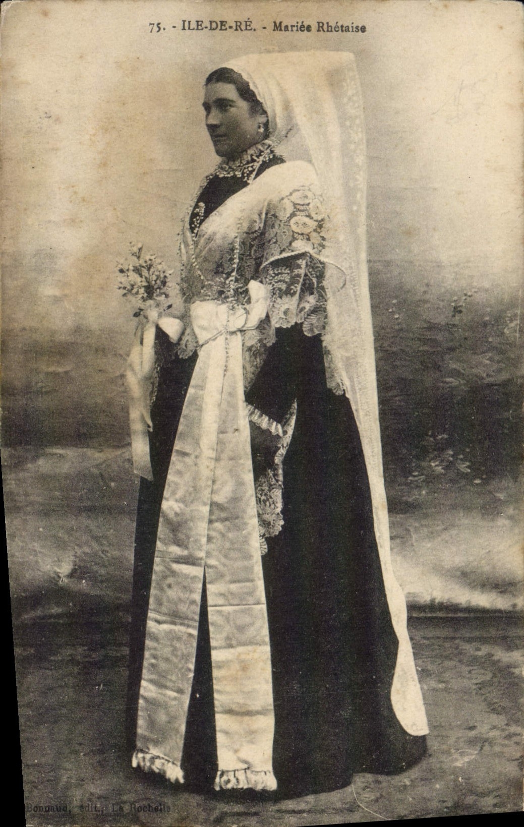 CPA Ile de Re Mariee Rhetaise Folklore 