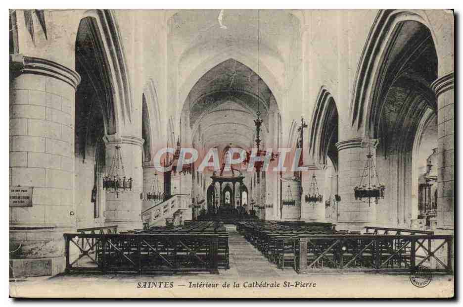 CPA Saintes Interieur de la Cathedrale St Pierre