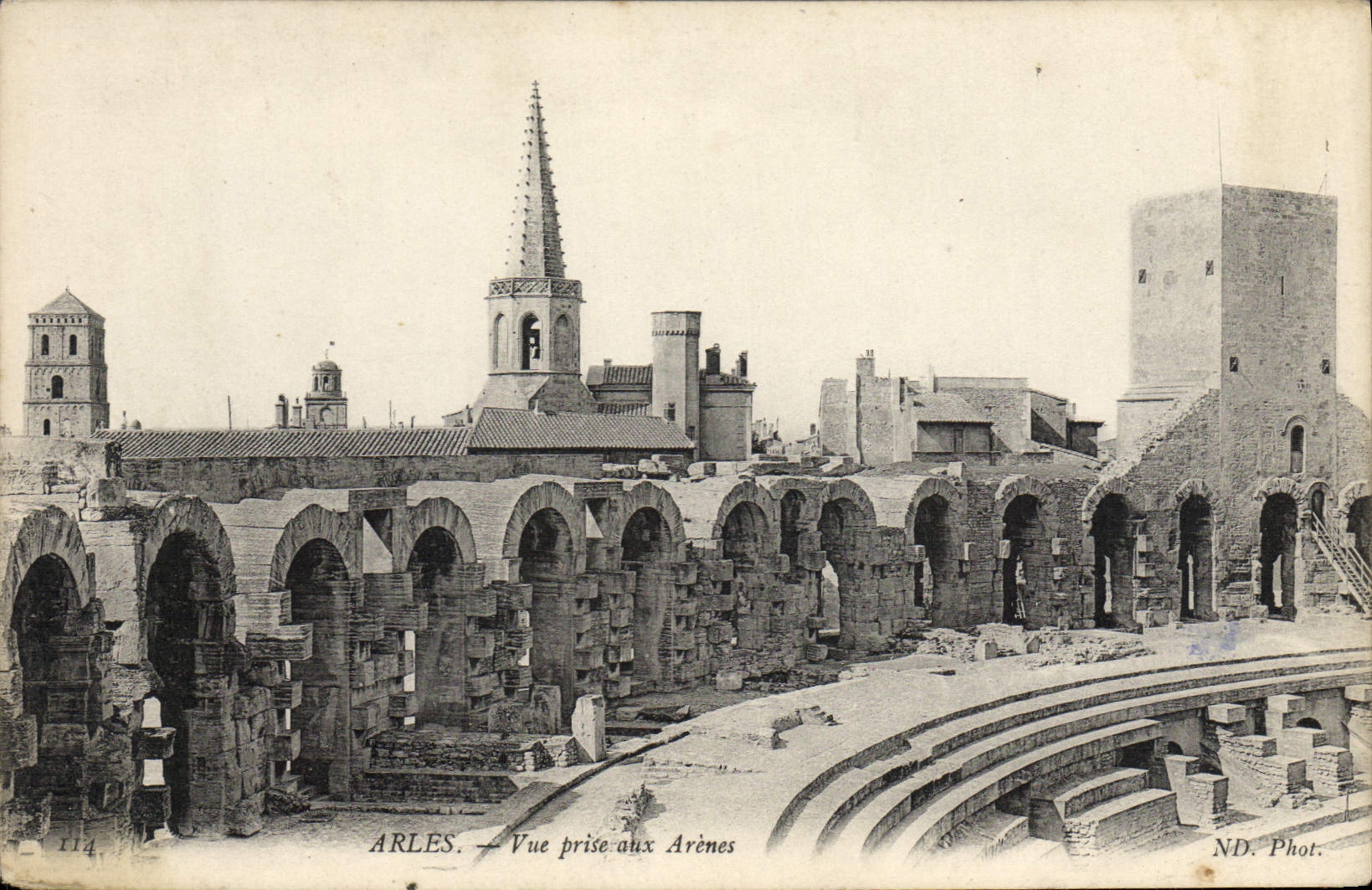 Arles — Vue prise aux Arènes — ND. Phot. n° 114