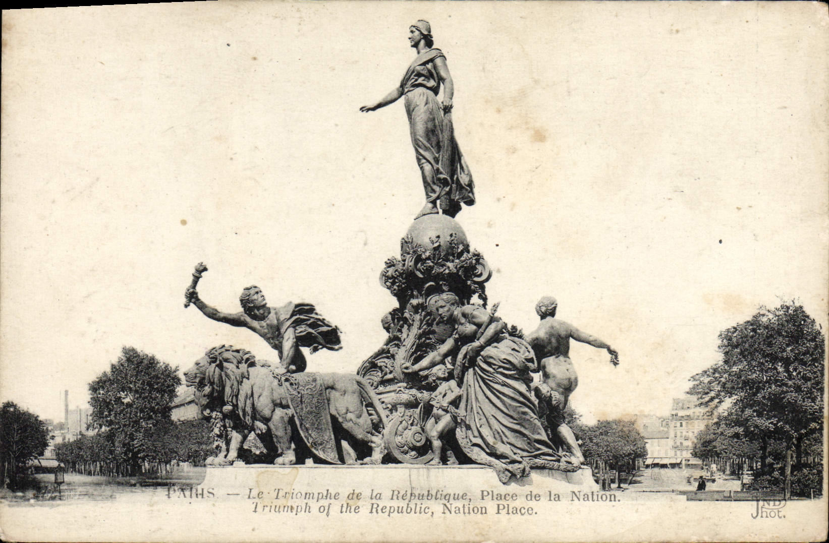 CPA Paris Le Triomphe De La Republique Place de la Nation