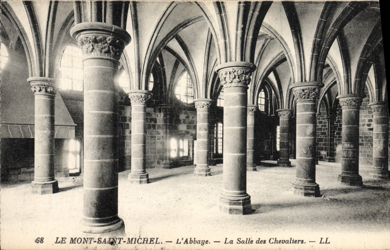 CPA Le Mont Saint Michel L'Abbaye La salle des chevaliers
