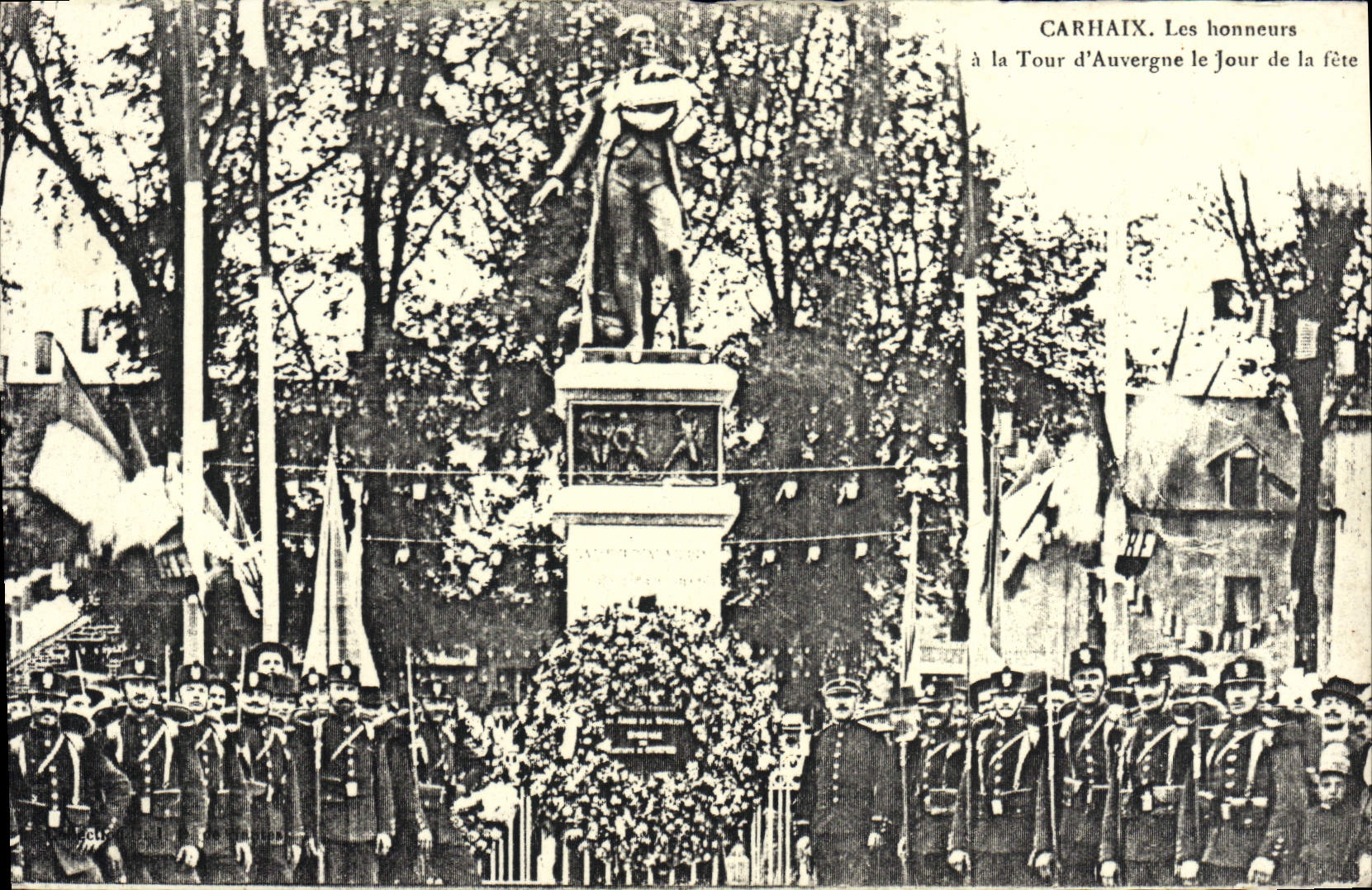 REPRO Carhaix Les Honneurs La Tour d'Auvergne un jour de fete Millitaria