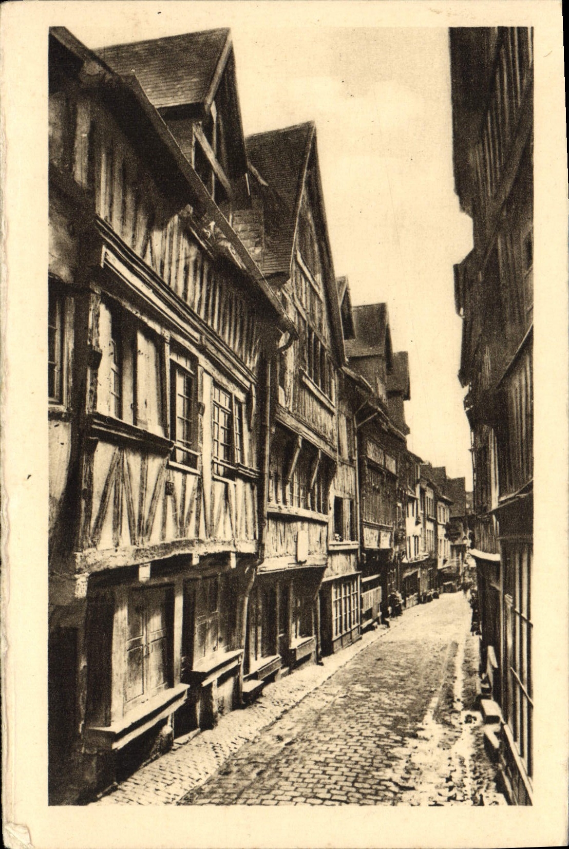 CPA Lisieux La Rue Aux Fevres