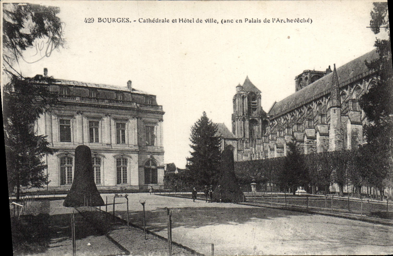 CPA Bourges Cathedrale Et Hotel De Ville Ancien palais de l'archeveche