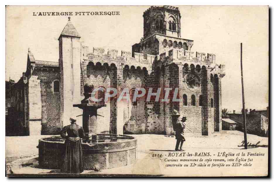 CPA Royat Les Bains L'Eglise Et La Fontaine