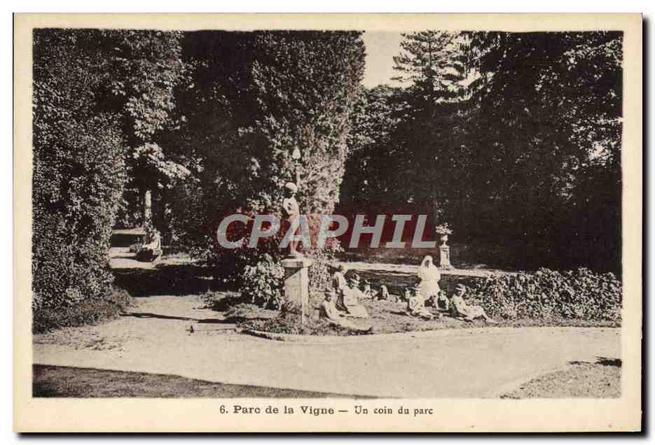 CPA Maison des enfants des cheminots du Nord Parc de la Vigne Crouy sur Ourcq Train un coin du parc