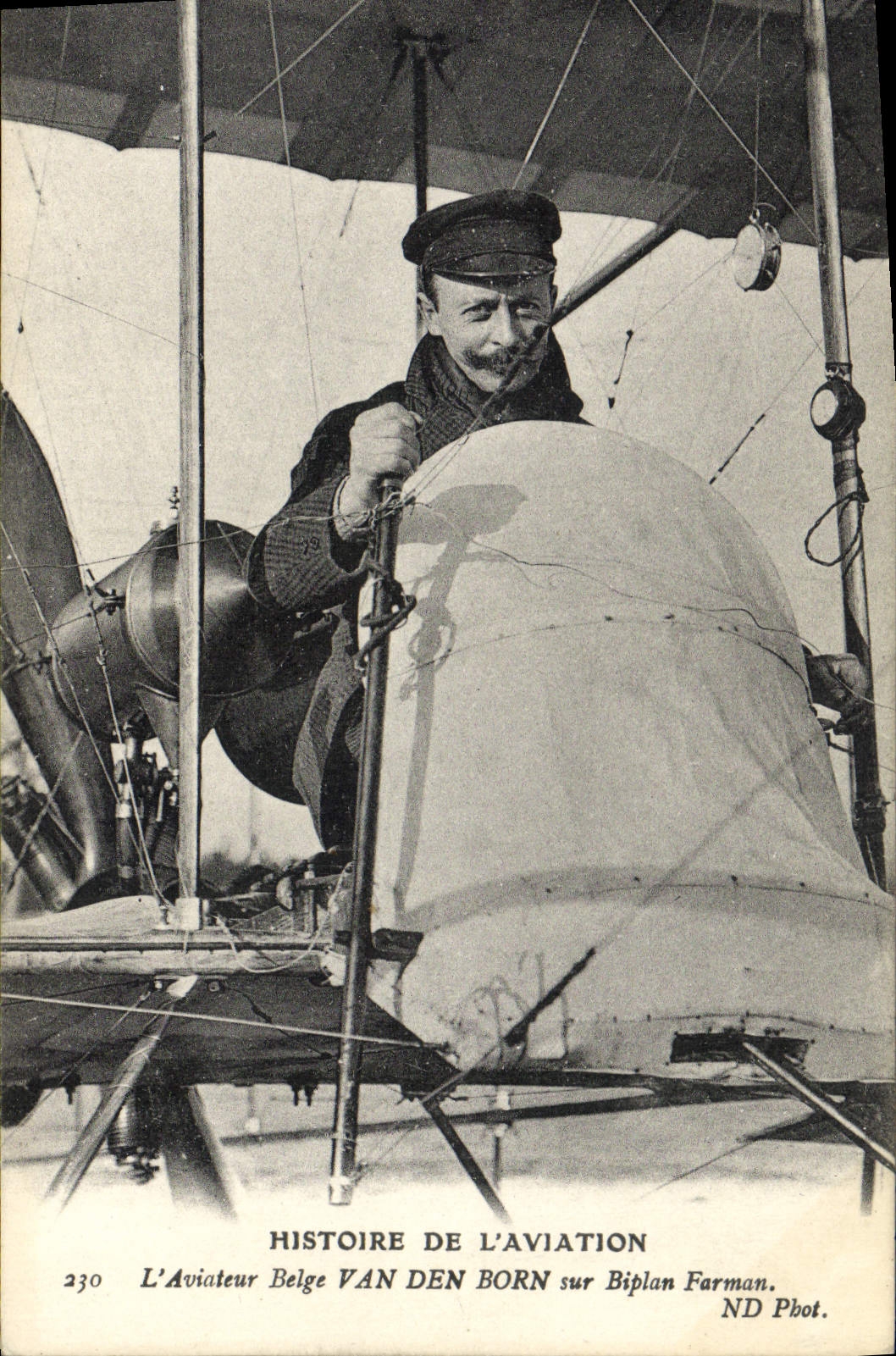CPA Avion Aviation L'aviateur belge Van Den Born sur biplan Farman