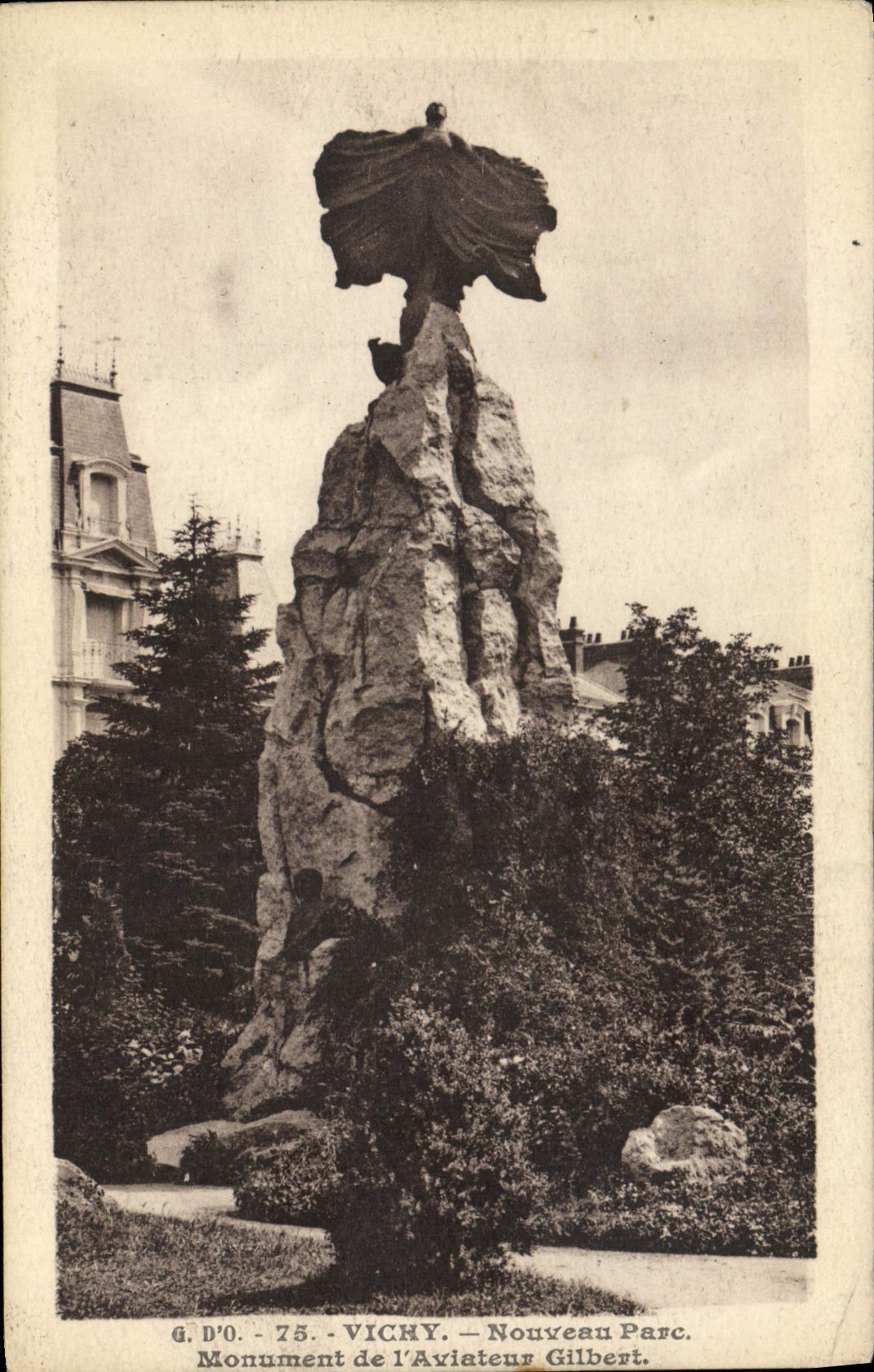 CPA Avion Aviation Vichy Nouveau parc Monument de l'aviateur Gilbert 