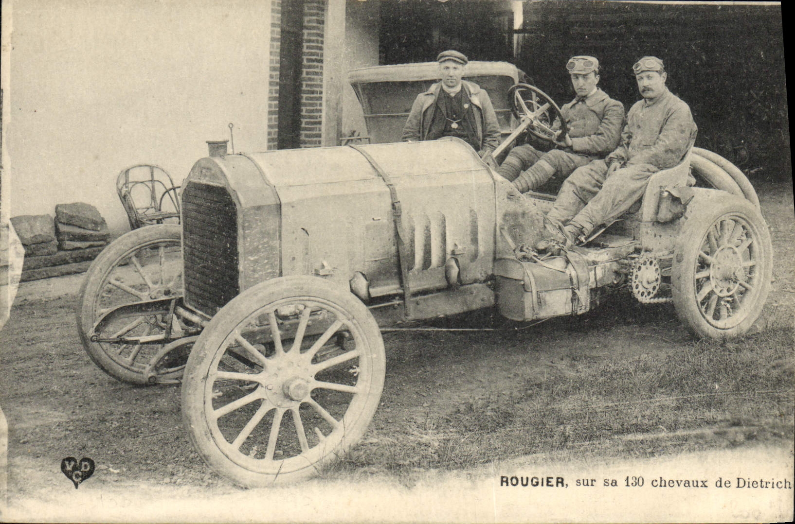 CPA Automobile Rougier sur sa 130 chevaux de Dietrich 