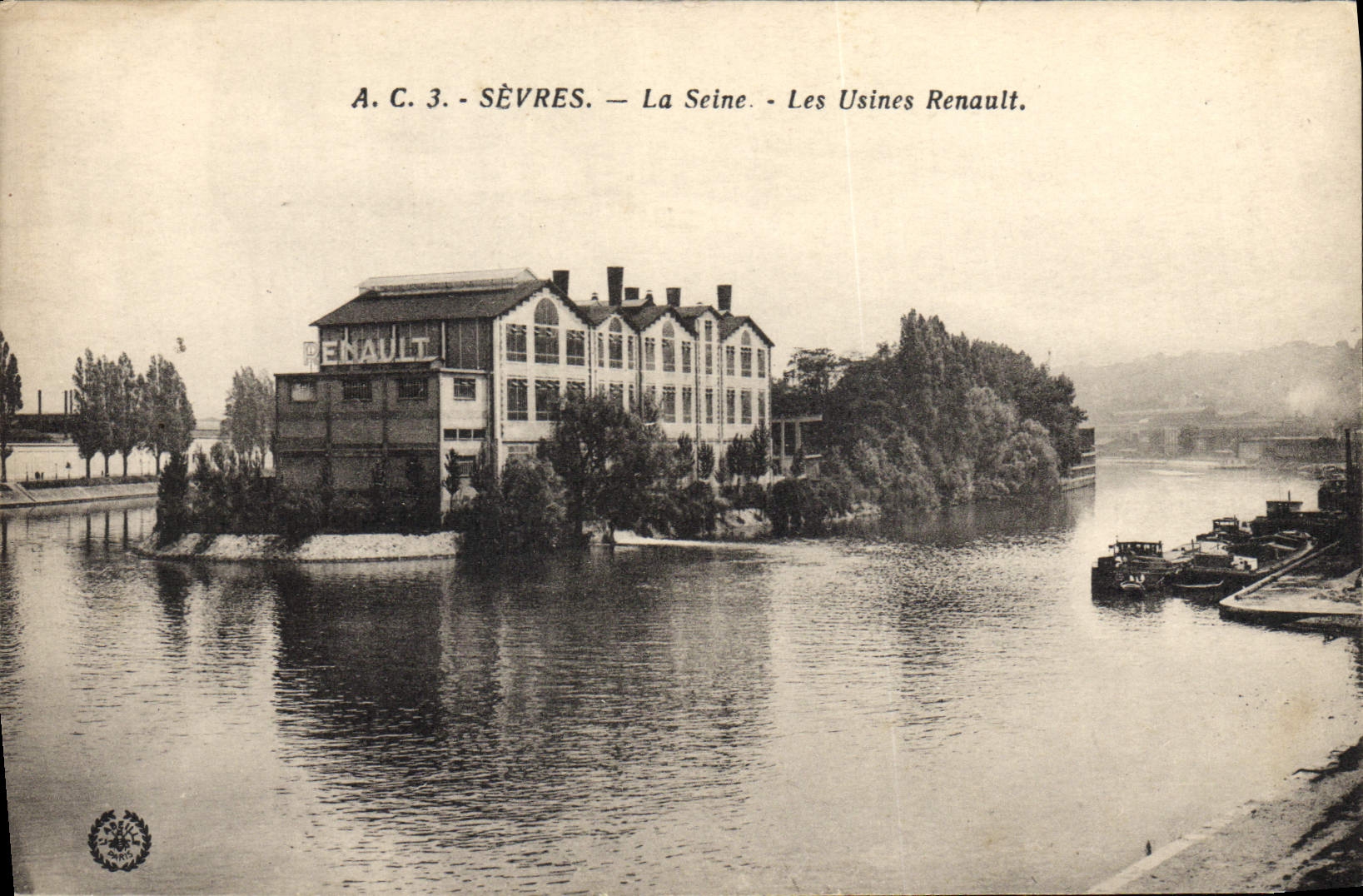CPA Automobile Sevres La Seine Les usines Renault 