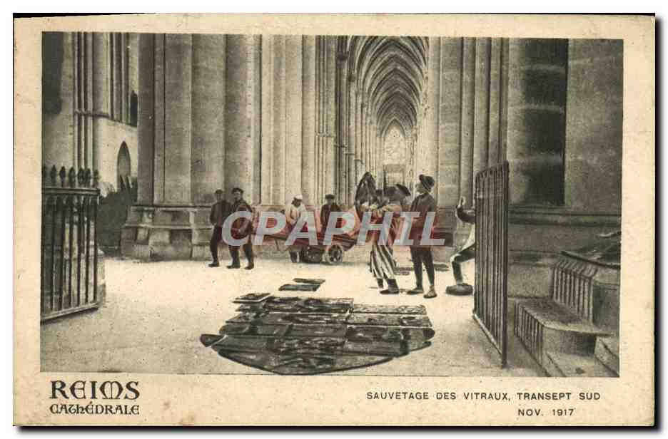 CPA Reims Cathedrale Sauvetage des Vitraux Transept Sud Militaria
