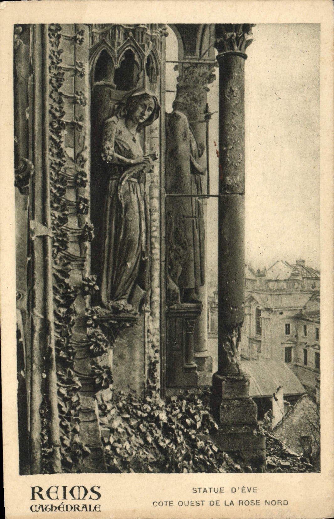 CPA Reims Cathedrale Statue D'Eve Cote Quest De La Rose Nord
