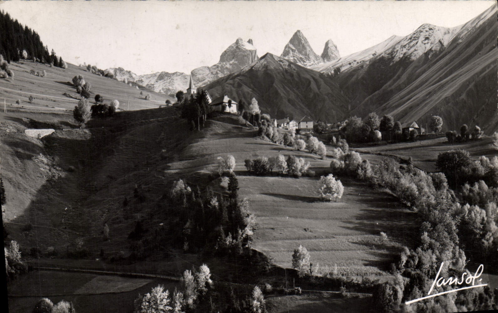 CPM La Vallee des Arves Montrond et les Aiguilles d'Arves