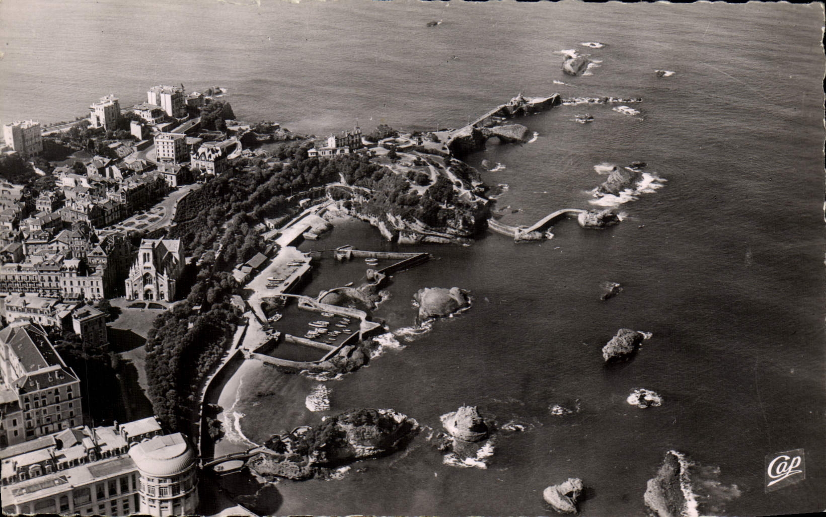 CPM Biarritz Casino Bellevue Port des Pecheurs Rocher de la Vierge 