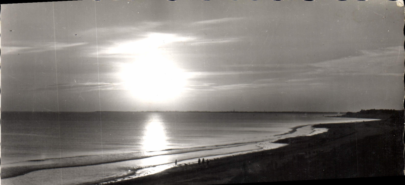 Vue de la ville de Le Re (Ch.-Mme) — Contre-jour près du phare des Baleines — Éditions Gaby, Nantes