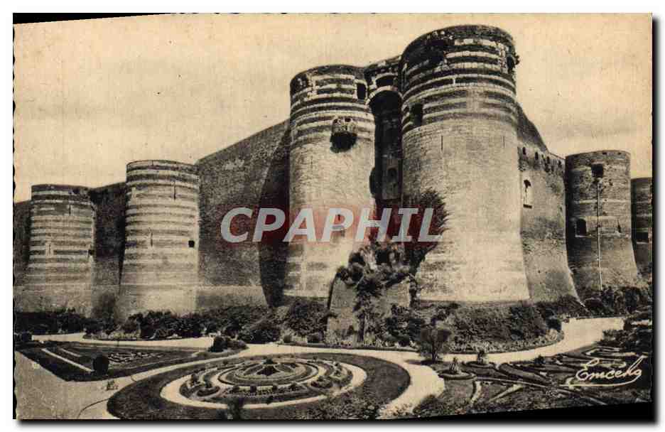 CPA Angers Le Chateau Et Ses Fosses Fleuris
