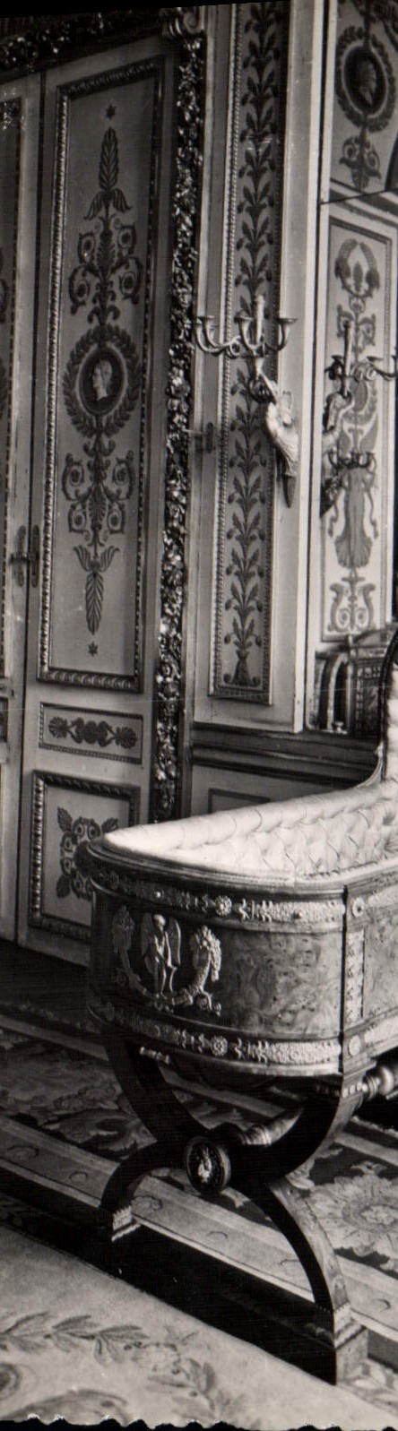 Fontainebleau — El Palacio. Cuna del Rey de Roma — Ediciones de Arte & GDT, París