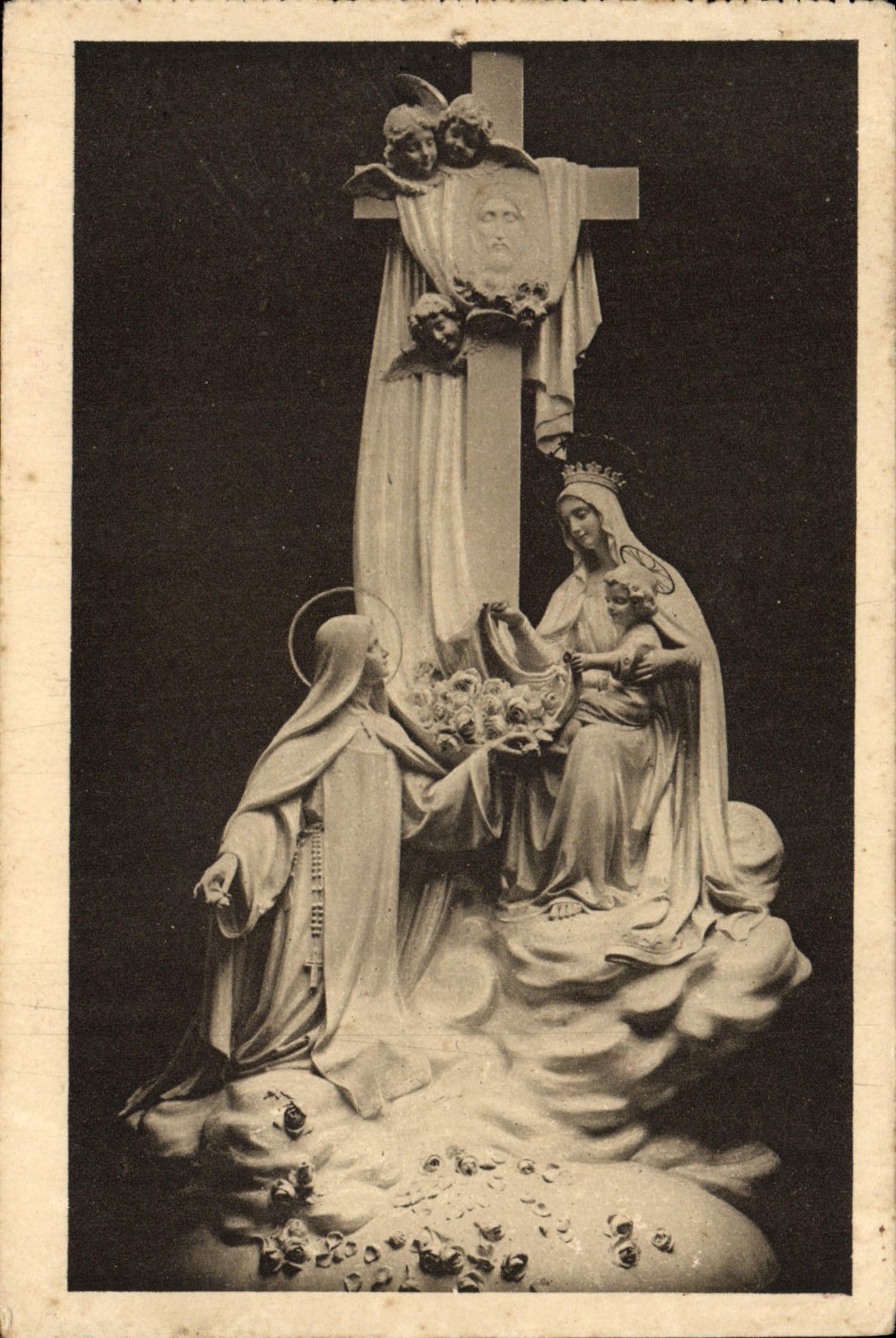 CPA La Chapelle des Carmelites de Lirieux Groupe Sculpte dominant Le Maitre Autel