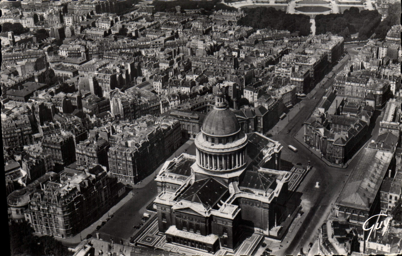 CPM En Avion Sur Paris Le Pantheon la rue Soufflot et le Jardin du Luxembourg