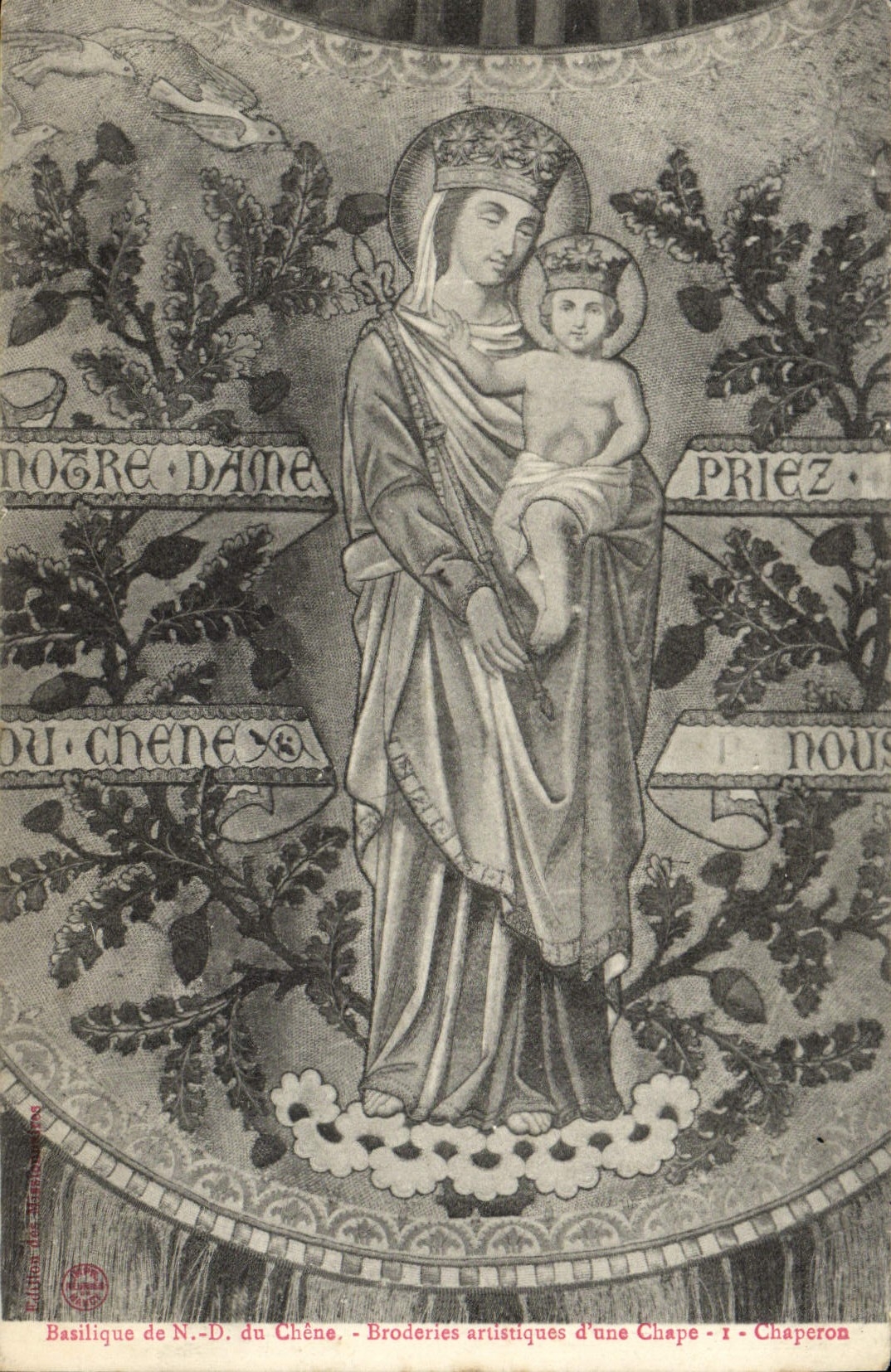 CPA Basilique de ND du Chene Broderies Arstitiques d'une Chape Chaperon 
